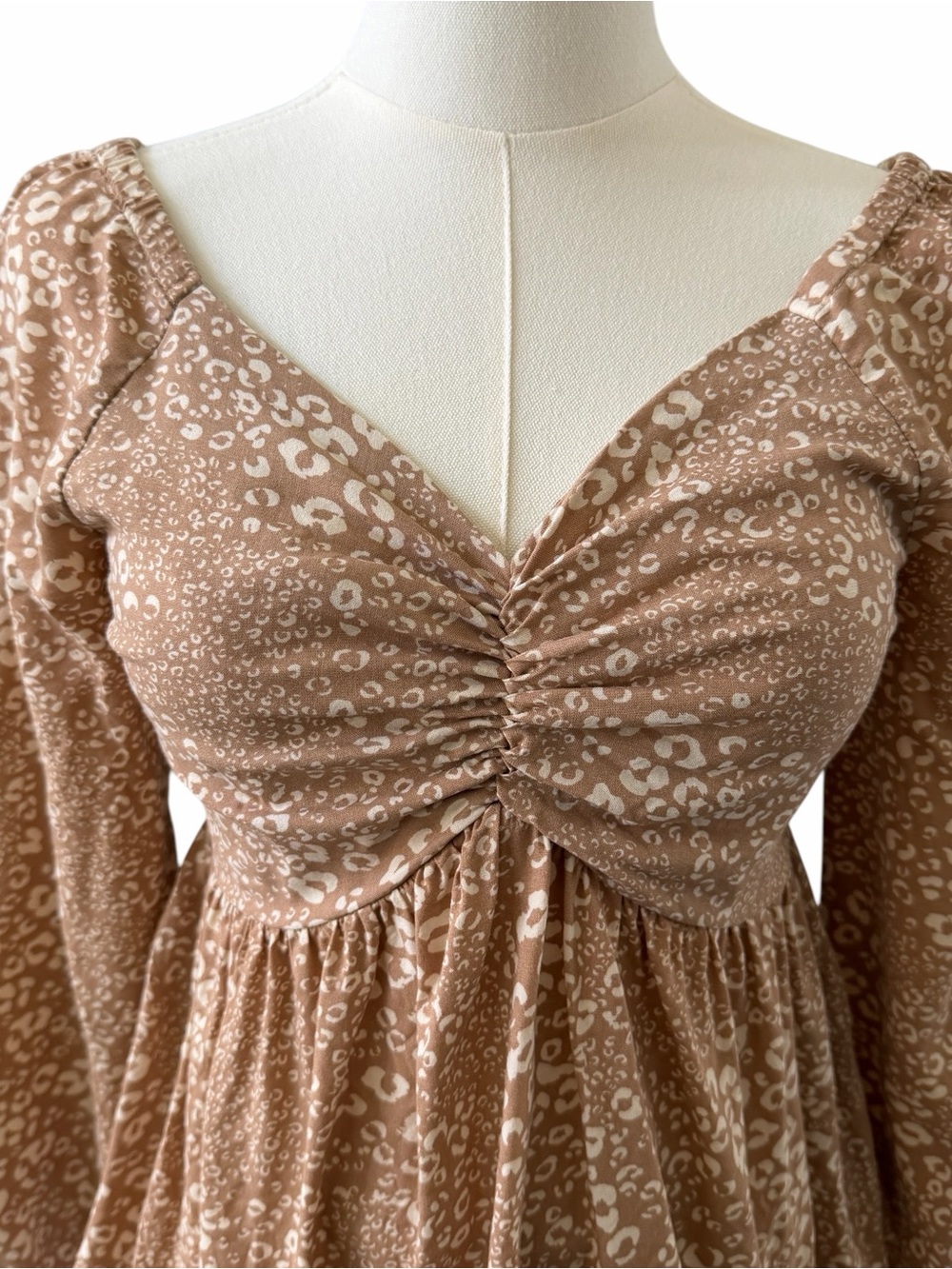 Japna Peplum Blouse Womens Size M Beige Animal Print Boho Smocked Babydoll Top - Picture 6 of 11